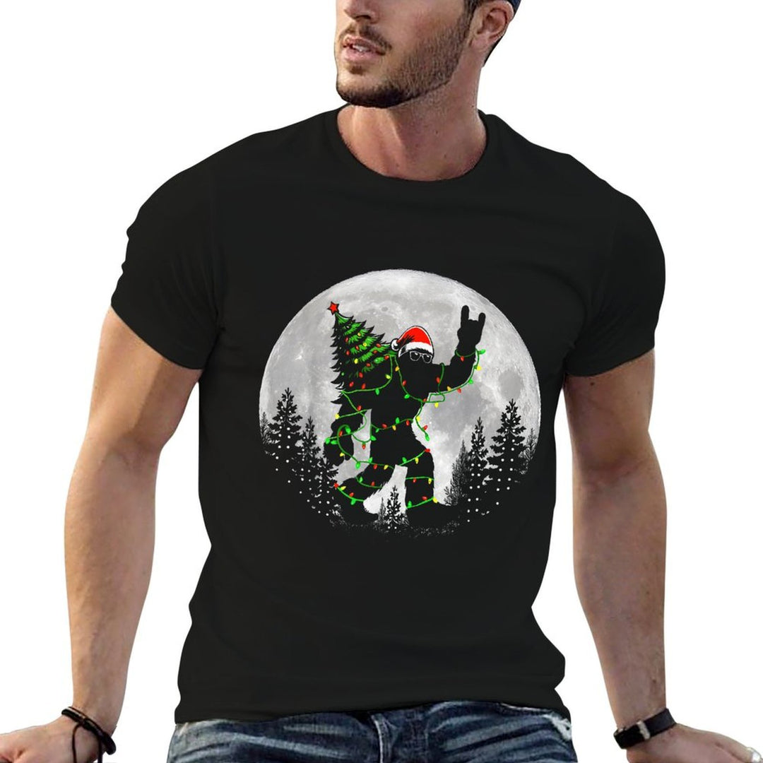 Santa Bigfoot Christmas Tree Xmas Lights Funny Sasquatch  Lightweight T-Shirt