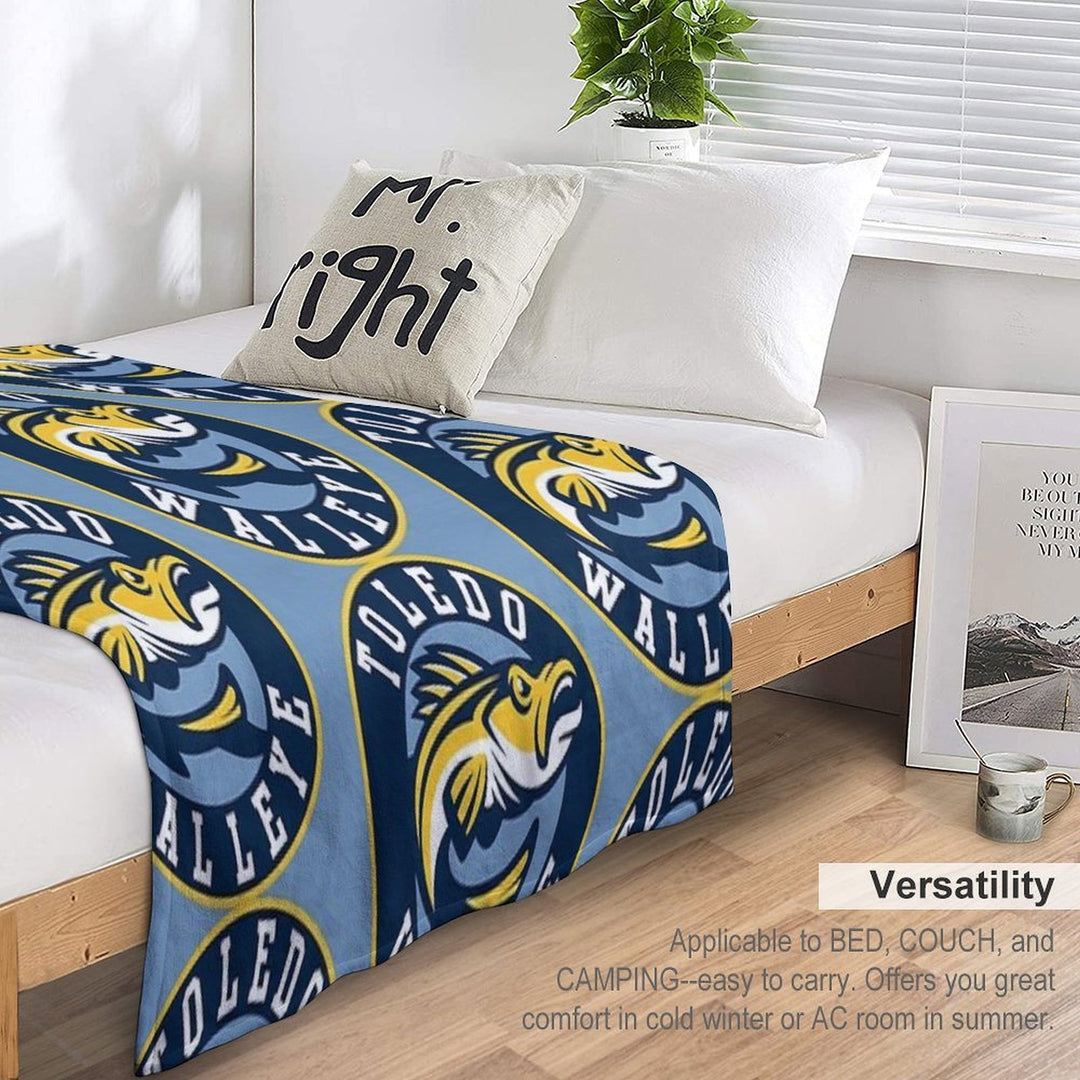 TOLEDO WALLEYE Hockey Logo1 Lightweight Throw Blanket