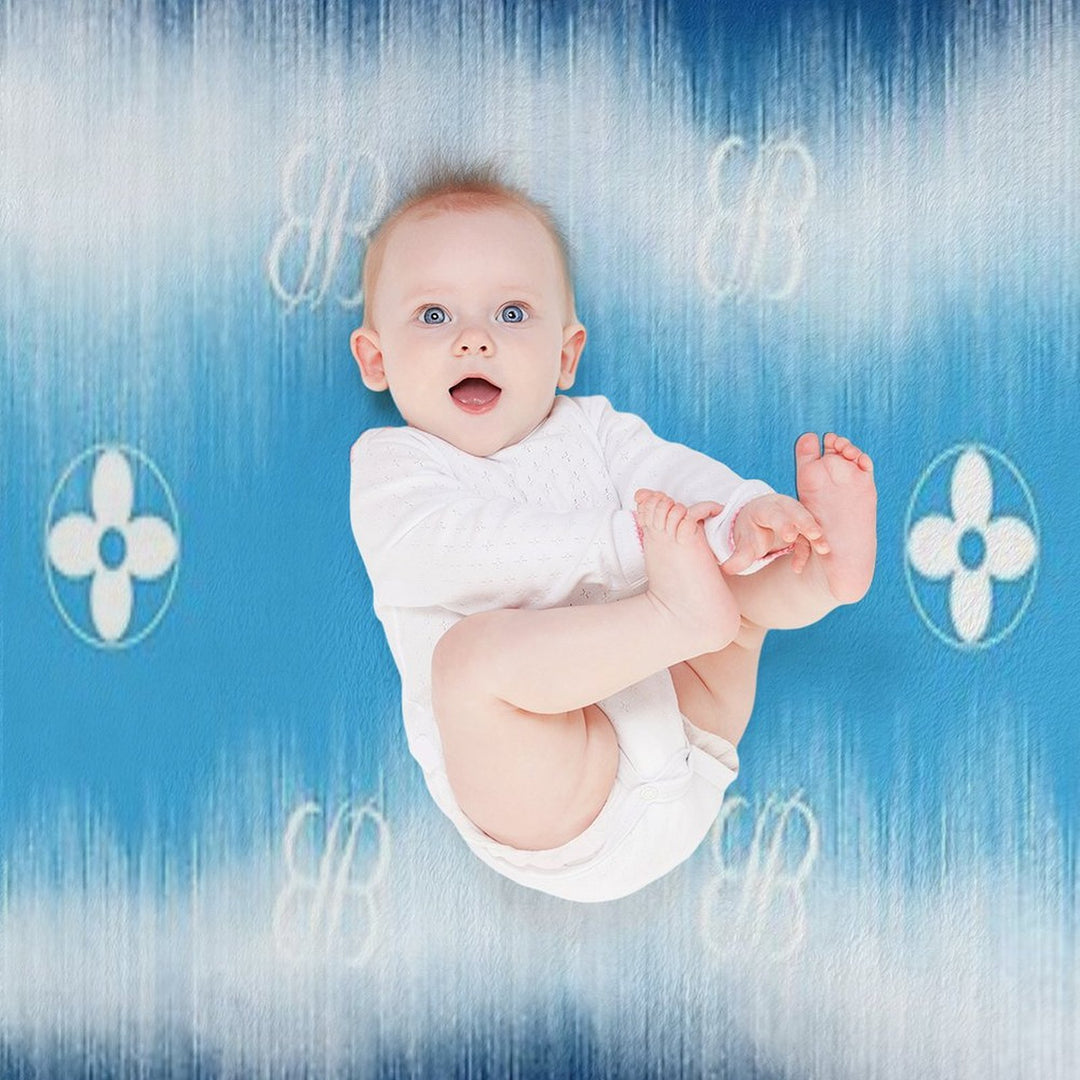 BB Logo Flower Design on Shades of Blue Lightweight Throw Blanket