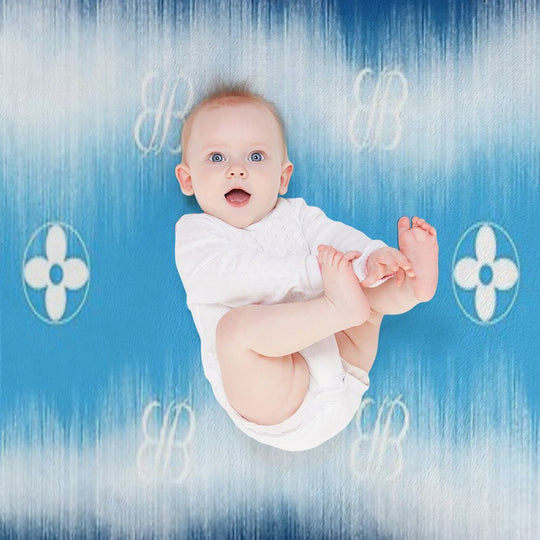 BB Logo Flower Design on Shades of Blue Lightweight Throw Blanket