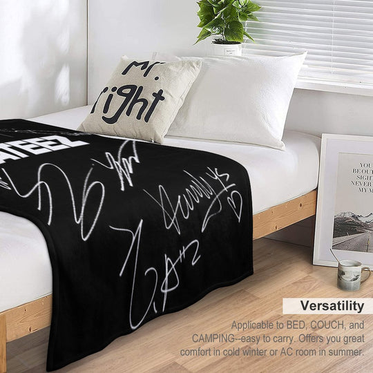 ATEEZ - Logo + Autographs (black) Travel-friendly Throw Blanket