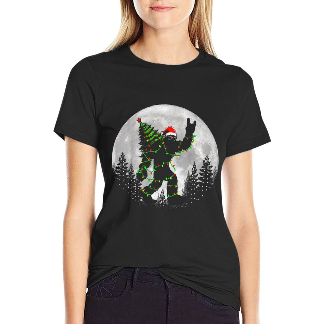Santa Bigfoot Christmas Tree Xmas Lights Funny Sasquatch  Lightweight T-Shirt