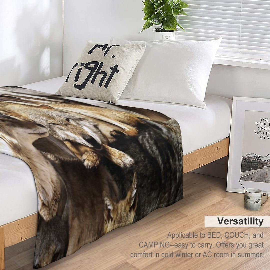 Coyotes Velvety-soft Throw Blanket