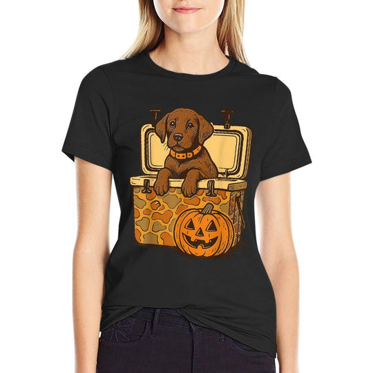 Brown Lab in Camo Cooler Pumpkin Hunting Dog Halloween  Lightweight T-Shirt