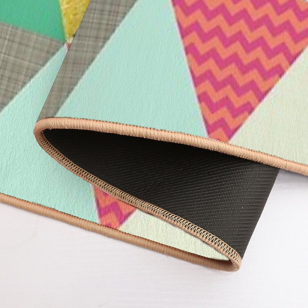 New York Beauty Triangles  Repositionable Bath Mat