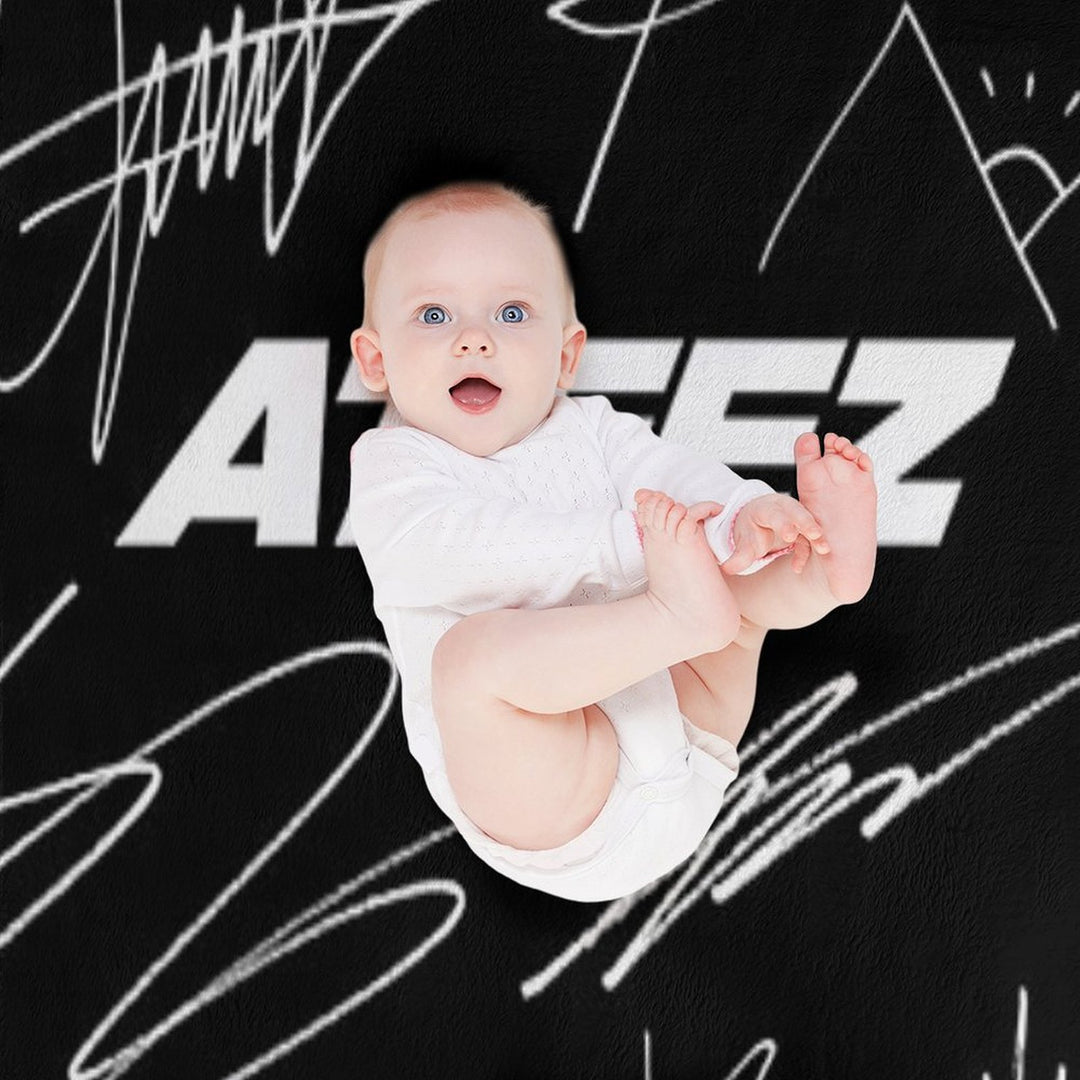 ATEEZ - Logo + Autographs (black) Travel-friendly Throw Blanket