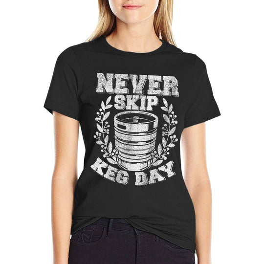 Beer Drinkers Never Let Keg Day Out of Alcohol Lovers  Rolled Sleeves T-Shirt