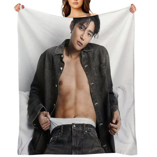 Rowoon Compact Throw Blanket