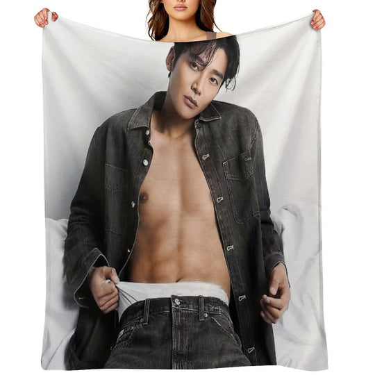Rowoon Compact Throw Blanket