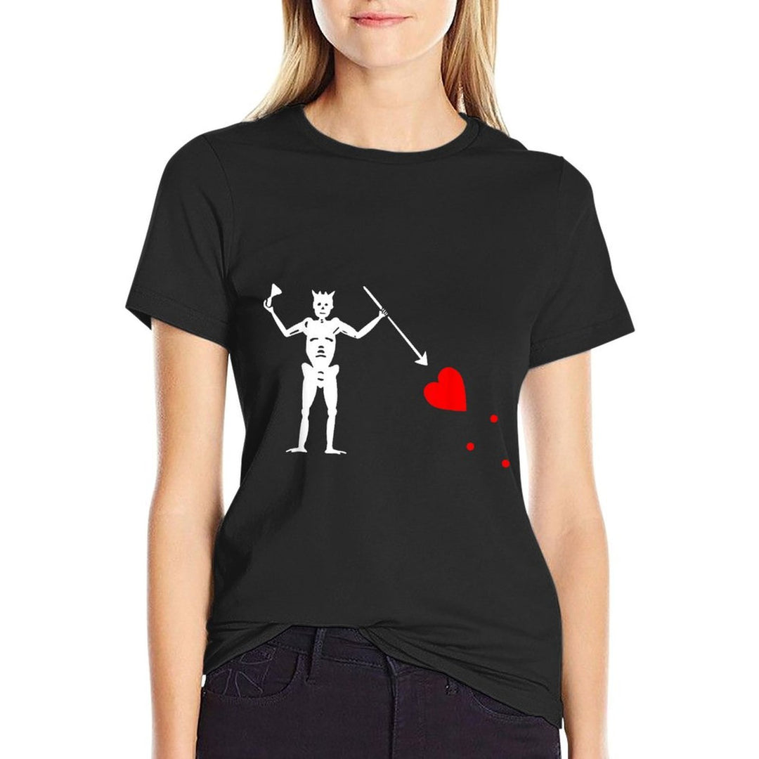 Blackbeard Pirate Jolly Roger Skeleton Halloween  Tagless Design T-Shirt