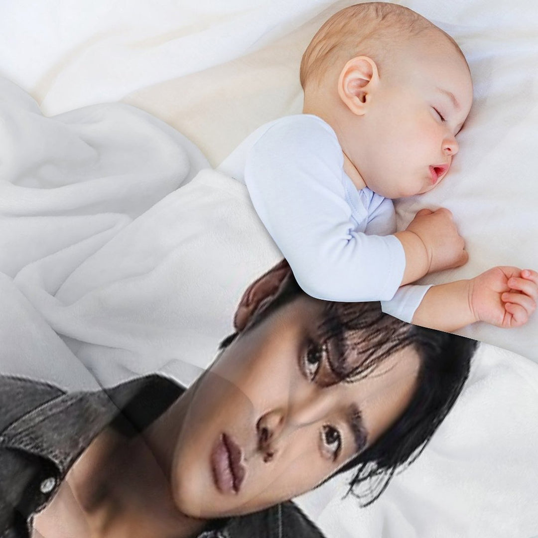 Rowoon Compact Throw Blanket