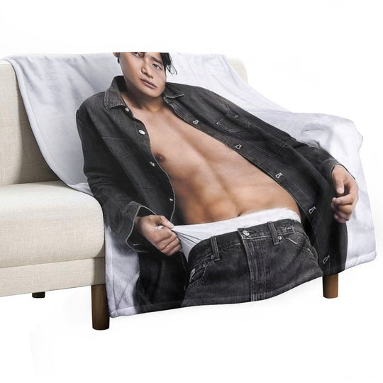 Rowoon Compact Throw Blanket