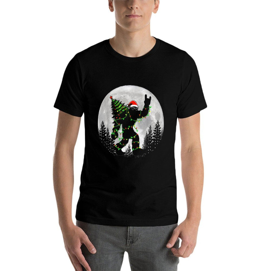 Santa Bigfoot Christmas Tree Xmas Lights Funny Sasquatch  Lightweight T-Shirt