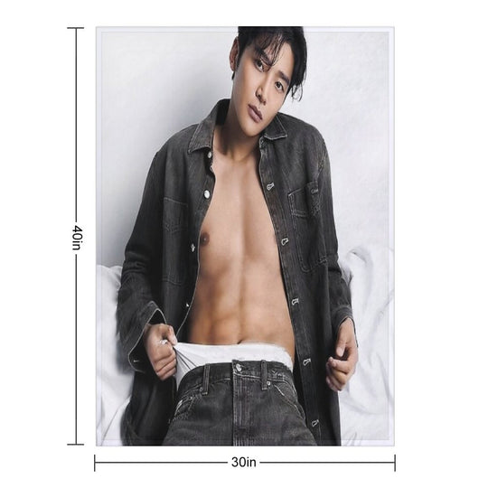 Rowoon Compact Throw Blanket